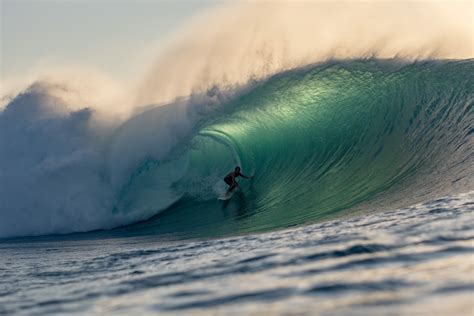 Too much sand on the reef will generate thunderous closeouts. . Surfline pipeline